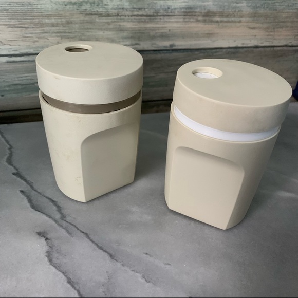 Tupperware Vintage Twist Top Travel Salt & Pepper Shakers - Picture 1 of 6